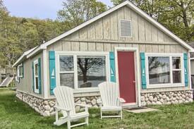 Traverse City Cabin | Vintner's Cottage on the Lake Leelanau