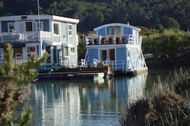 Marin City House | Floating Guest Cottage (houseboat)