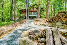 Sautee Nacoochee Cabin | The Firefly - King Bed + Hot Tub + 6mi to Helen,GA
