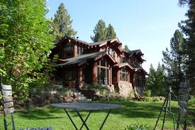 Markleeville Villa | Kyle's Room at Starlight Lodge