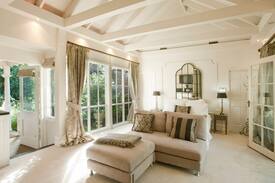 Burradoo House | "Clubbe Cottage" Cuff and Collar suite