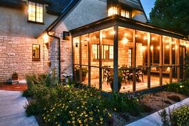 Manhattan Cabin | Sunset Cottage Guest House