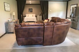 Dundee House | Old Alpine Valley Inn w/Queen Bed in Amish Country