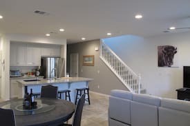 Ontario House | Best Airbnb in the area 歡迎您