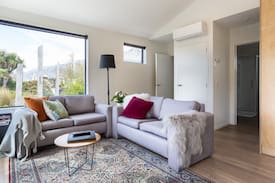 Lower Shotover Apartment | Manaia Cottage-Luxurious stylish with Great Views