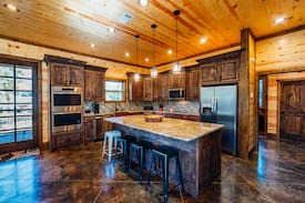 Hochatown Cabin | Welcome to “Scarlet Begonias” an escape that will put you among the grateful living!