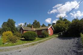 Drobak House | The Red Hut- Idyllic Traditional Norwegian Cabin