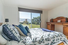 Eaglehawk Neck House | Absolute Beach Front "Wee Doo" Eaglehawk Neck