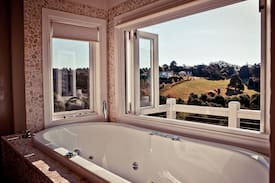 Emerald Cabin | THE LITTLE WHITE HOUSE - Luxury in Emerald, VIC.