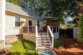 Newmarket House | In-town Newmarket NH home - walk to everything!
