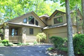 Mountain Air House | NEW to AirBnB! Highland House-home of luxury in Mountain Air, Burnsville, NC!