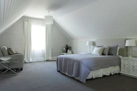 Summer Hill Cabin | Spacious renovated Coach House