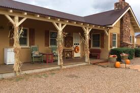 Elgin House | The Lucky "S" Bunkhouse