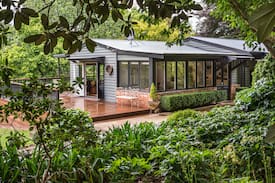 Olinda House | Magnolias on Mernda. Your own peaceful retreat