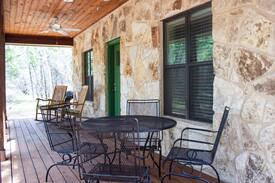 Pipe Creek House | Medina River cabins - Laurel House 2