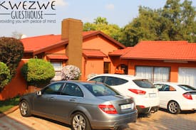 Greater Johannesburg Metropolitan Area House | Kwezwe Guesthouse (Room 1)