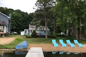 Rockford Cabin | Little Blue Jay Cottage on Bostwick Lake