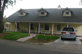 Modesto House | The Big Yellow House - Private Suite