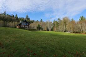 Quilcene Cabin | The Maples Farm Stay, Quilcene (Entire Home)