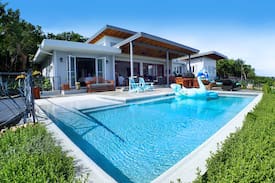 Silver Sands Villa | MODERN! BEACH IN 5 MINUTES WALK! STAFF! POOL! FAMILY FRIENDLY - Kaibana