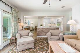 East Beach House | 4326 11th St, "Hank's Cottage"