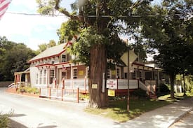 Freehold House | THE BE JOLLY BED & PUB a UNIQUE COMBINATION