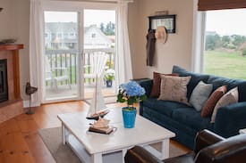Oak Harbor House | Cozy Harbor Cottage, Whidbey Island