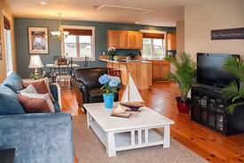Oak Harbor House | Cozy Harbor Cottage, Whidbey Island