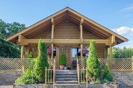 Lanark House | Wester Walston Lodge - 4* Luxury with Hot Tub