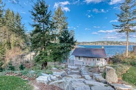 Fox Island Cabin | Eagle's Nest Waterfront: 150’ beach-kayaks & canoe