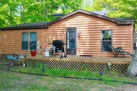 Honor Cabin | American Resort Cottage on Little Platte Lake