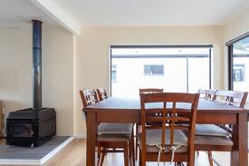 Fernhill House | The Tui Nest: Stunning views next to park & tracks