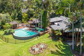 Ewingsdale House | Villa Byron with guest house