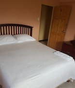 Linstead House | River View Guest House Room 6
