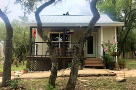 San Marcos Cabin | Rainwater Cottage - Quiet and Convenient