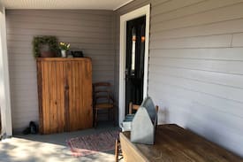 Pella Cabin | The Strawtown Cottage - in downtown Pella