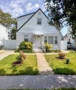 South Hempstead House | PEARL'S CAPE COD/NEAR HEMPSTEAD LAKE PARK