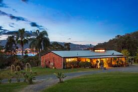 Point Clare House | SUNNYSIDE RETREAT, seclusion, close to everything