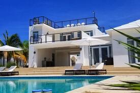 Isabela Villa | Isabela Retreat Over looking Golf Course & Ocean
