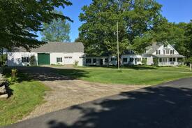 Marlborough House | Sunnyside ~ Charming Farmhouse, Spectacular Views