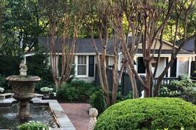 Old Town Cabin | Old Town Garden Cottage in downtown Huntsville