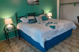 Indian Lake Estates Hotel | King Bed Room at JJ’s Motel