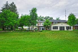 Jordan Station House | Centennial House BnB (Breakfast Incl.) 3 beds-pool