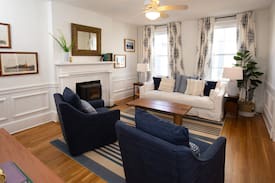Chestertown House | Duchess of Kent: Walk to downtown & College