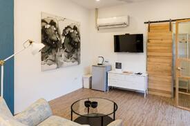 West Central District House | 【Atreeium】Sweet Gentle Double Suite Room