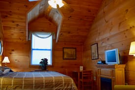 Townsend Bed & Breakfast | The Upper Threshold Suite at the Country Manor Inn