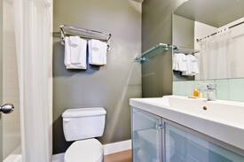 Beltline Apartment | The Best Budget Suite- Zen Lofts