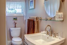 Camden Apartment | Crows Nest Suite of Green Gables Inn
