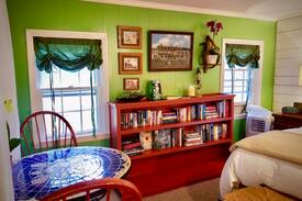 Lake Lure House | Crimson Cottage Guest Suite, Pets Welcome!