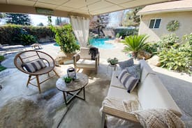 Visalia House | Cozy Poolside Retreat